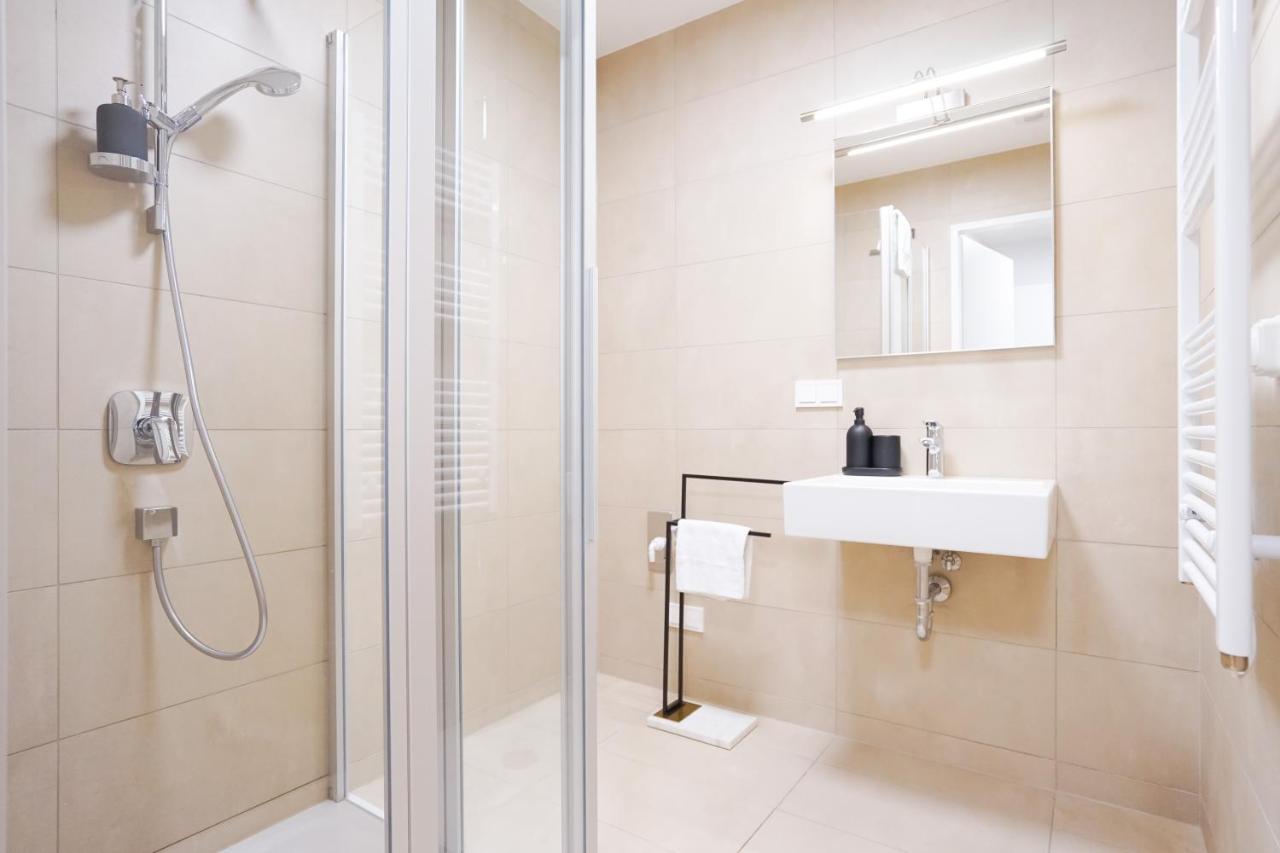 Exclusive 2-Bedroom Condo With Pool & Balcony Вена Экстерьер фото