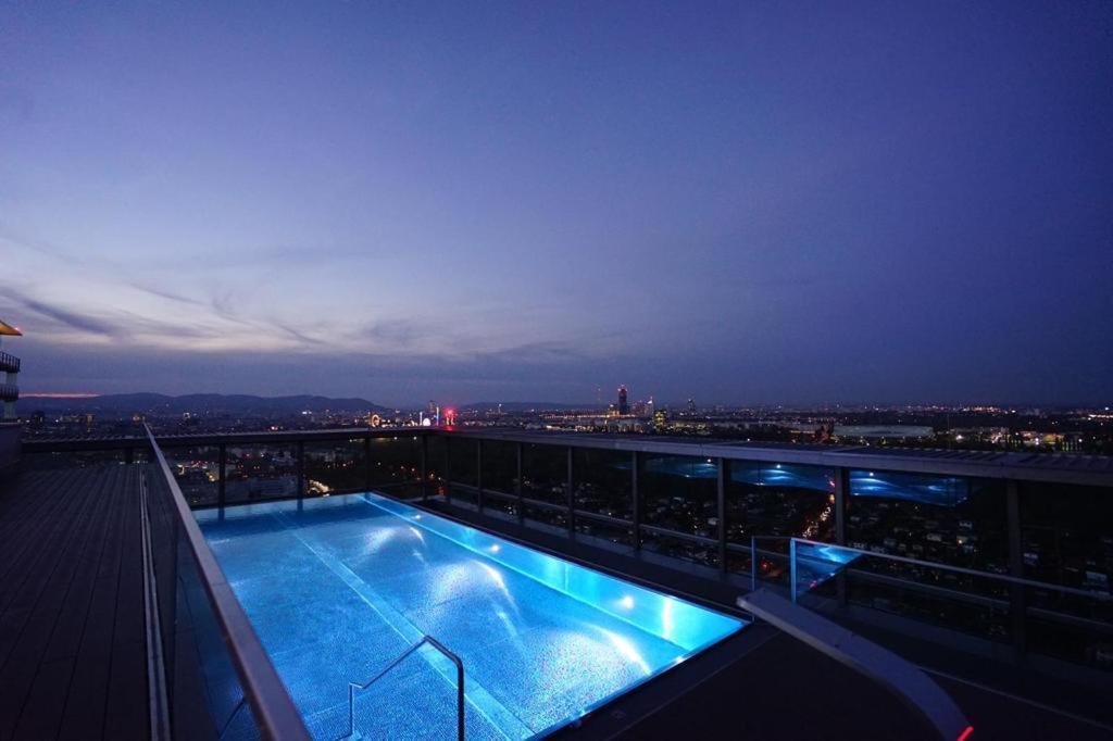 Exclusive 2-Bedroom Condo With Pool & Balcony Вена Экстерьер фото